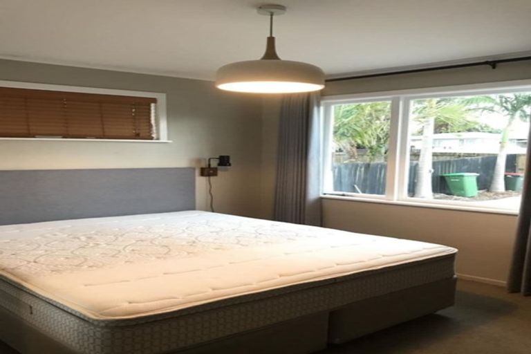 Photo of property in 140 Ennis Avenue, Pakuranga Heights, Auckland, 2010