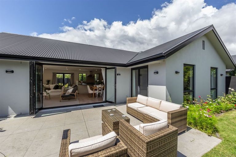 Photo of property in 9 Seclusion Lane, Parklands, Christchurch, 8083