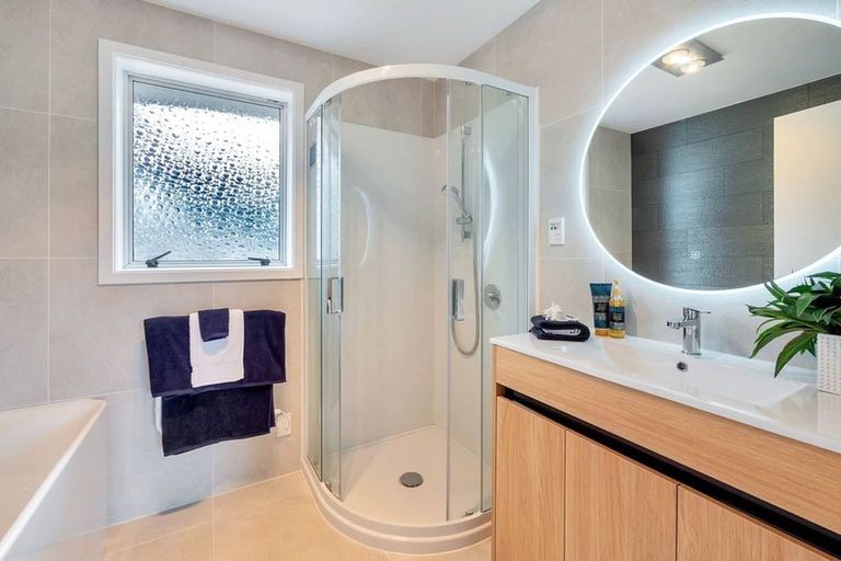 Photo of property in 5 Naviti Place, Browns Bay, Auckland, 0630