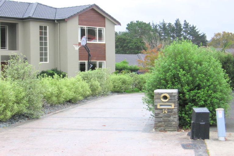 Photo of property in 14 Monkton Close, Greenhithe, Auckland, 0632