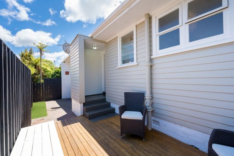 Photo of property in 2/67 Matipo Road, Te Atatu Peninsula, Auckland, 0610