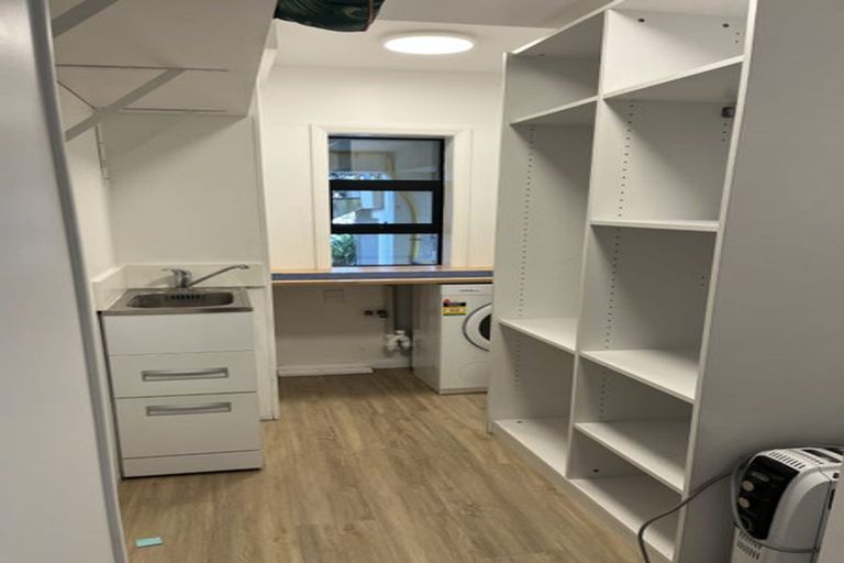 Photo of property in 7 Pinelands Avenue, Seatoun, Wellington, 6022