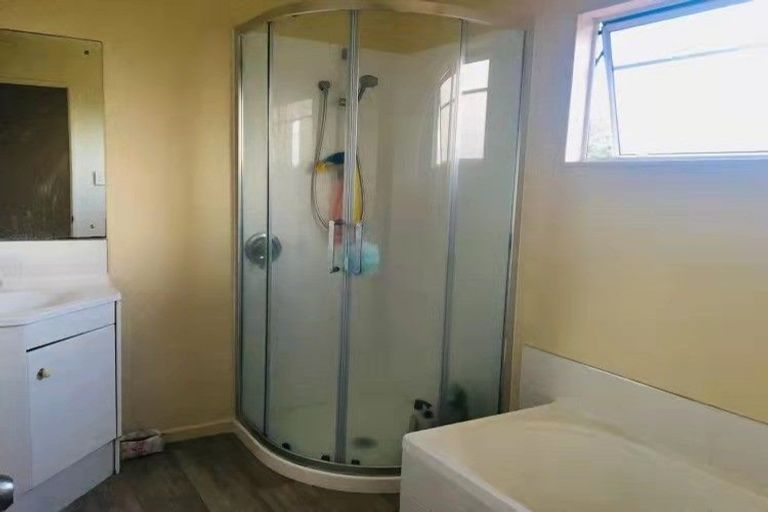 Photo of property in Chantelle Close, 44e Lavery Place, Sunnynook, Auckland, 0632