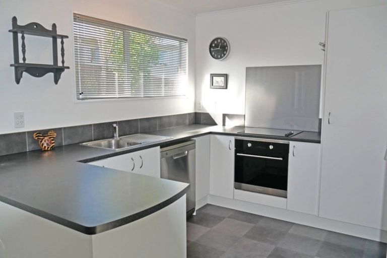 Photo of property in 14b Oakleigh Street, Maungaraki, Lower Hutt, 5010