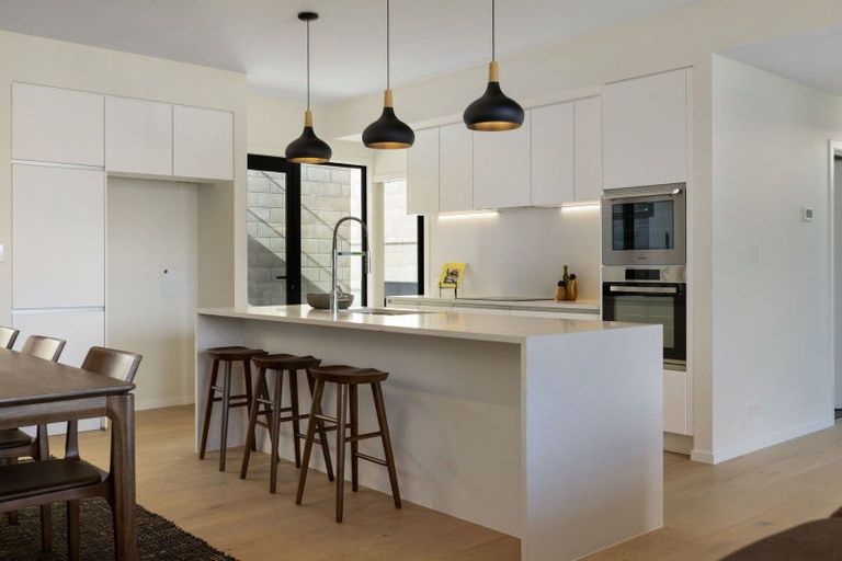 Photo of property in 14 Vancouver Drive, Queenstown, 9300