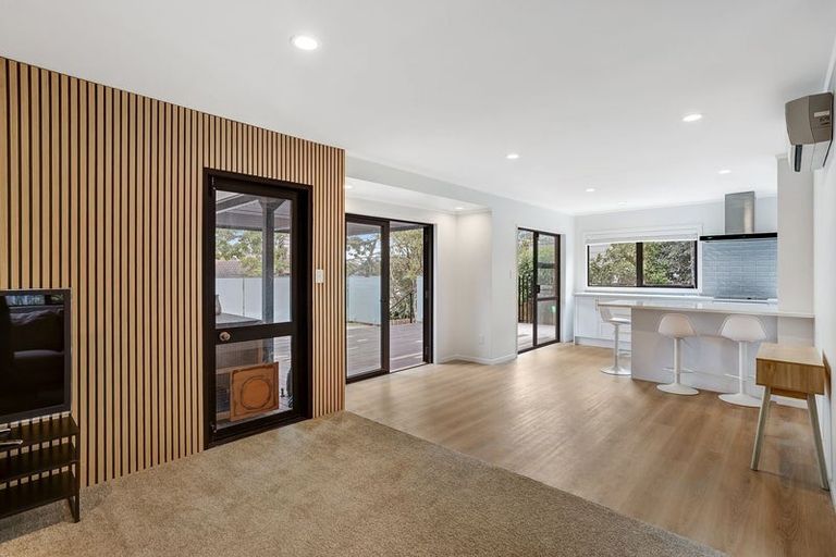 Photo of property in 2/9 Eastwood Rise, Browns Bay, Auckland, 0630