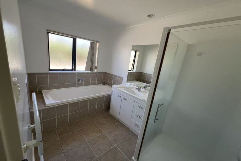 Photo of property in 2 Deerfield Place, Flat Bush, Auckland, 2019