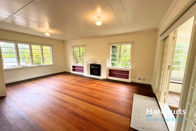 Photo of property in 86 Tawa Road, Kumeu, 0891