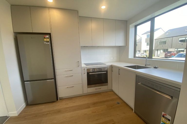 Photo of property in 1 Ara Paiwhenua, Tawa, Wellington, 5028