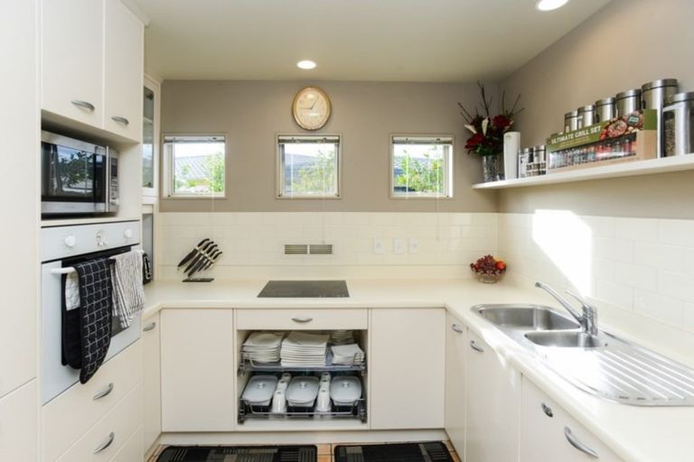 Photo of property in 2 Queens Walk, Taradale, Napier, 4112