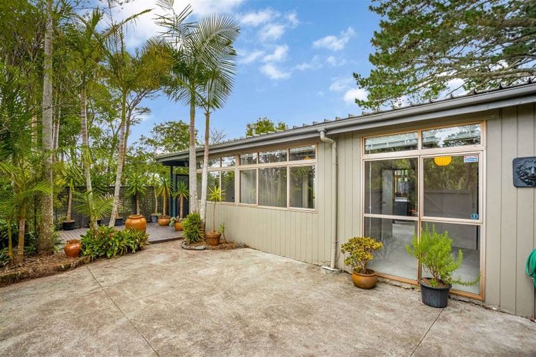 Photo of property in 1094 Scenic Drive North, Swanson, Auckland, 0816