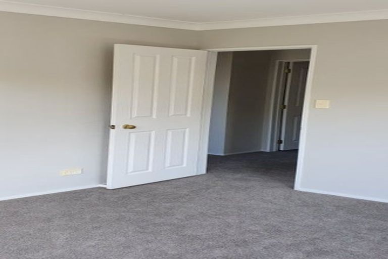 Photo of property in 1/2 Doment Crescent, Orewa, 0931