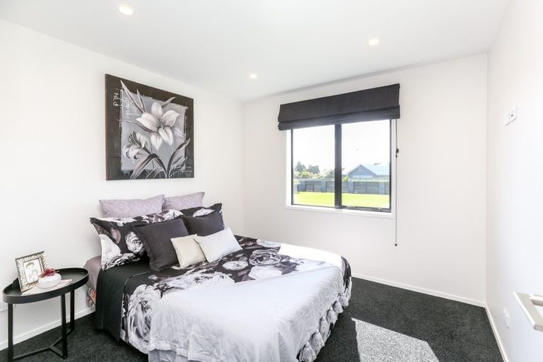 Photo of property in 1 Megaw Close, Whalers Gate, New Plymouth, 4310
