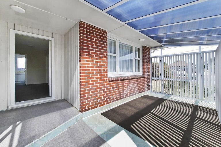 Photo of property in 124 Gayhurst Road, Dallington, Christchurch, 8061