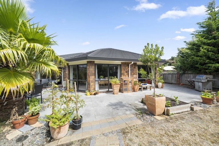Photo of property in 15 Leanne Way, Waikanae Beach, Waikanae, 5036