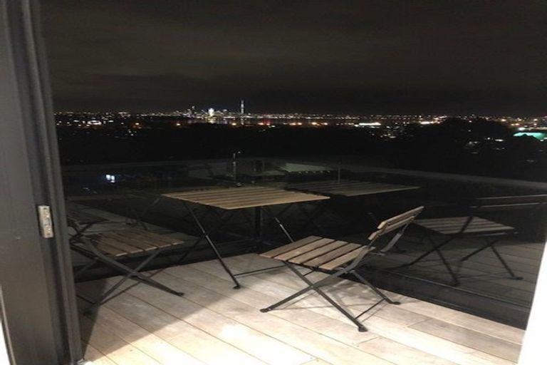 Photo of property in Frank Sargeson Apts, 407/80 Anzac Street, Takapuna, Auckland, 0622