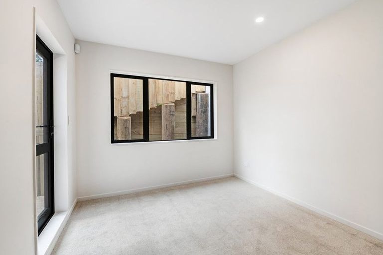 Photo of property in 34a Lorikeet Place, Unsworth Heights, Auckland, 0632