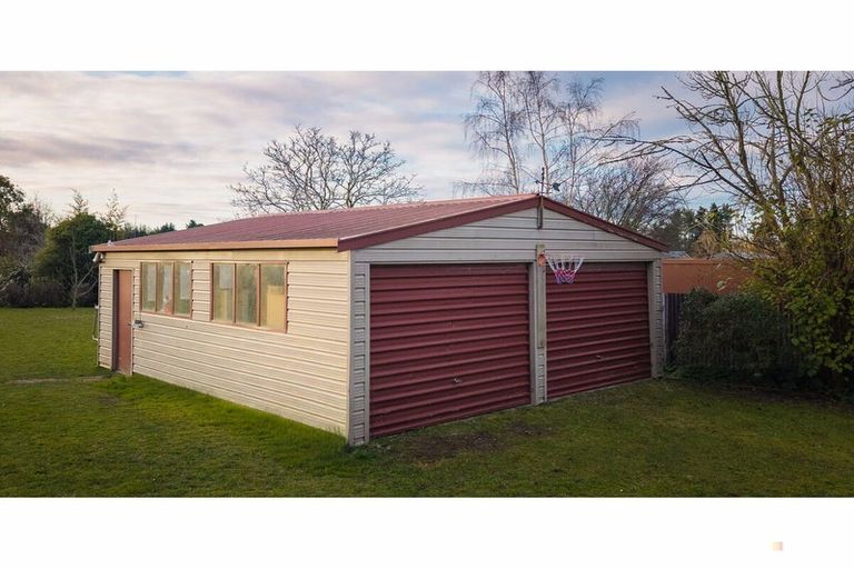 Photo of property in 58 Timaru Road, Waimate, 7924