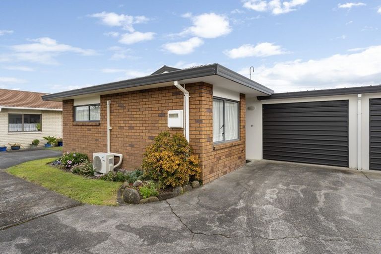 Photo of property in 2/156 Carrington Street, Lower Vogeltown, New Plymouth, 4310