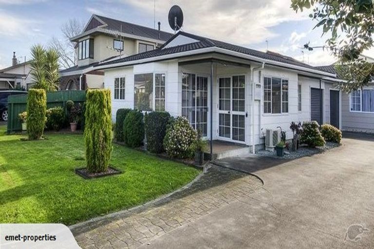 Photo of property in 16 Lannie Place, Greenmeadows, Napier, 4112