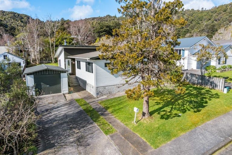 Photo of property in 45 Fendalton Crescent, Pinehaven, Upper Hutt, 5019
