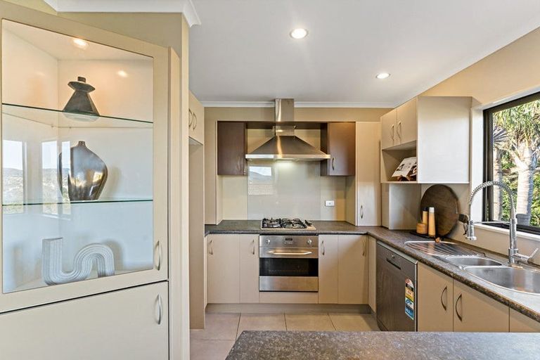 Photo of property in 18 Mckinley Road, Sunnyvale, Auckland, 0612