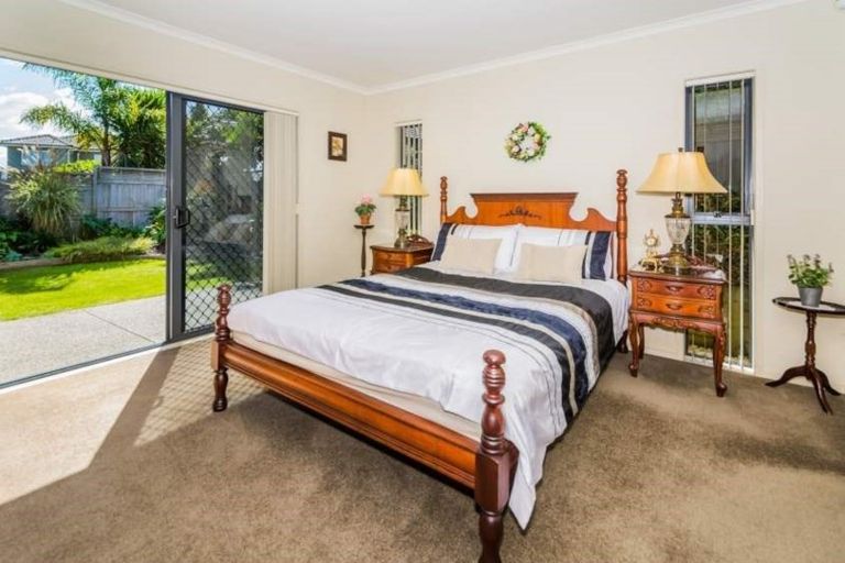 Photo of property in 8 Spring Valley Place, Oteha, Auckland, 0632