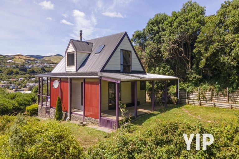 Photo of property in 9 Victory Crescent, Tawa, Wellington, 5028