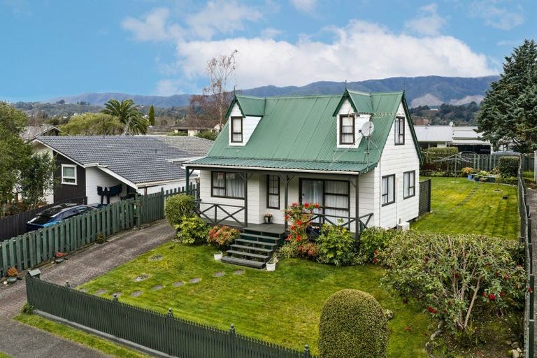 Photo of property in 26 Hartford Crescent, Totara Park, Upper Hutt, 5018