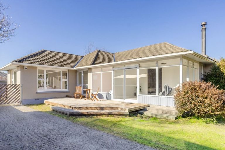 Photo of property in 27 Middlepark Road, Sockburn, Christchurch, 8042