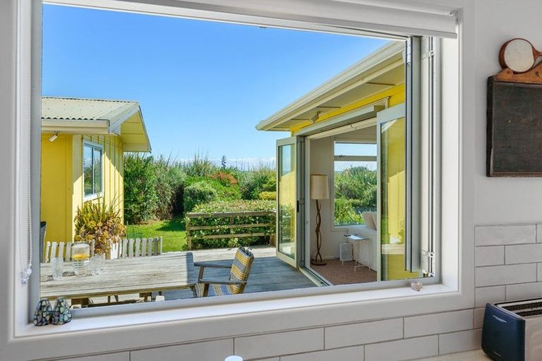 Photo of property in 1 Rodney Avenue, Te Horo Beach, Otaki, 5581
