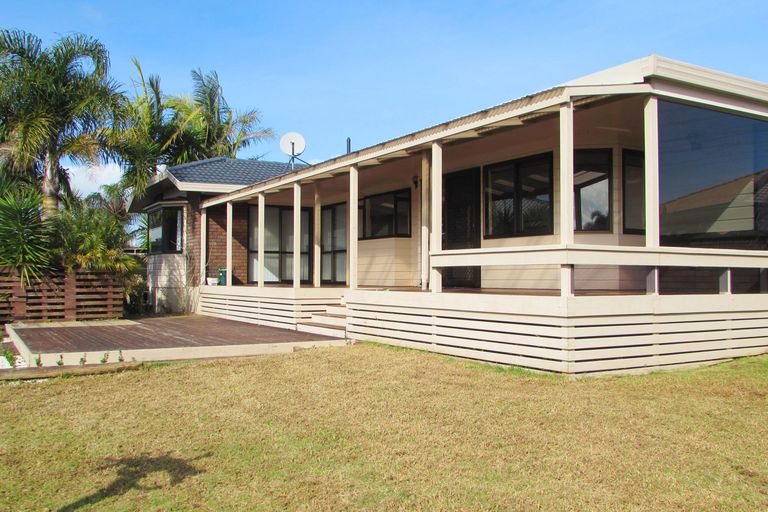 Photo of property in 6 Jim Rhind Place, Pahurehure, Papakura, 2113