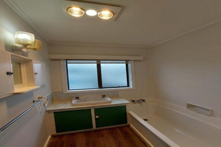 Photo of property in 157a Seaview Road, Westown, New Plymouth, 4310