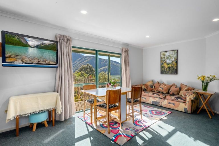 Photo of property in 826 Queen Charlotte Drive, Havelock, Picton, 7281