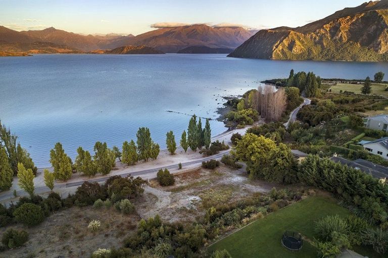 Photo of property in 335 Beacon Point Road, Wanaka, 9305
