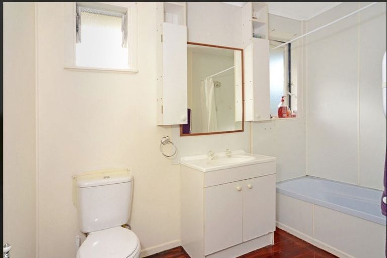 Photo of property in 121 Lancaster Road, Beach Haven, Auckland, 0626