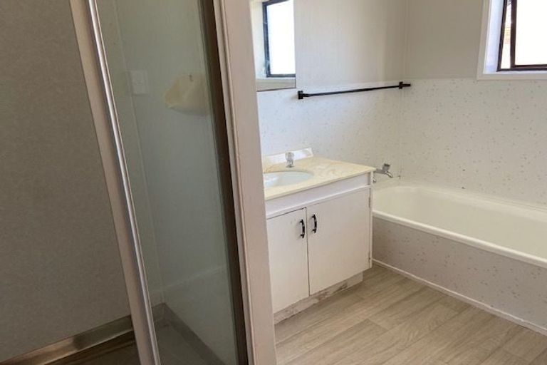 Photo of property in 1/32 Velma Road, Hillcrest, Auckland, 0627