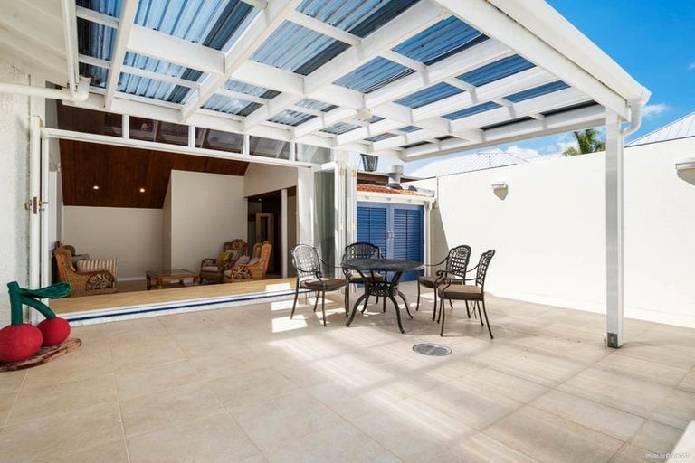 Photo of property in 108 Kitchener Road, Milford, Auckland, 0620