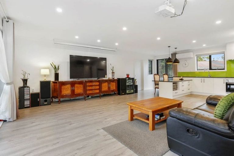 Photo of property in 52 Hobart Crescent, Wattle Downs, Auckland, 2103