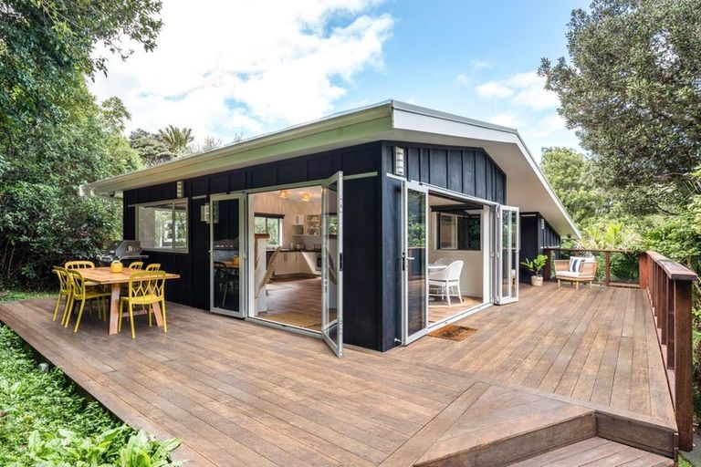 Photo of property in 17 Glen Brook Road, Omiha, Waiheke Island, 1081