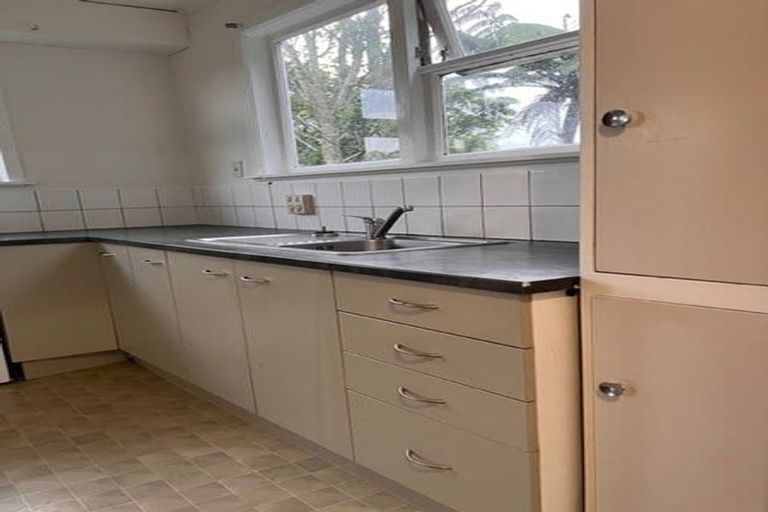 Photo of property in 147 Ruskin Road, Newlands, Wellington, 6037