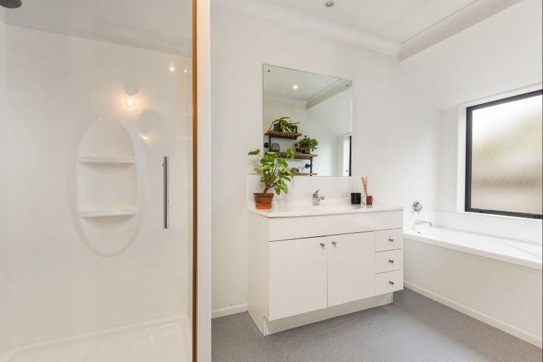 Photo of property in 63 Ruapehu Drive, Fitzherbert, Palmerston North, 4410