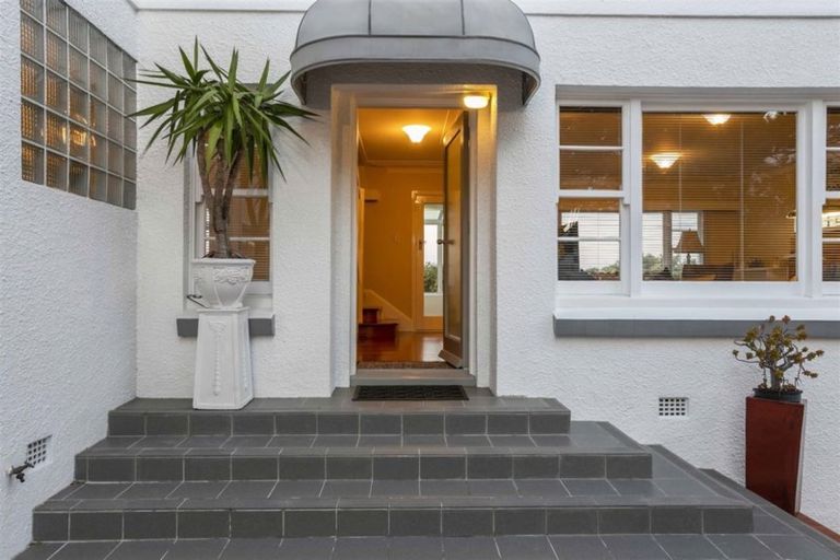 Photo of property in 35 Princes Street, Northcote Point, Auckland, 0627