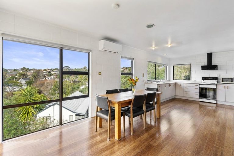 Photo of property in 2/90 Browns Bay Road, Rothesay Bay, Auckland, 0630