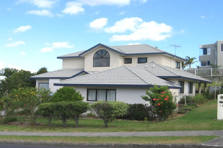 Photo of property in 12 Belleaire Court, West Harbour, Auckland, 0618