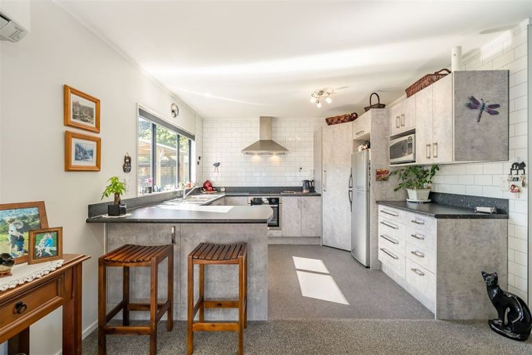 Photo of property in 25a Pinehaven Road, Pinehaven, Upper Hutt, 5019