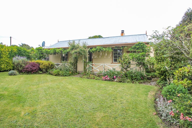 Photo of property in 22 High Street, Kakanui, Oamaru, 9495