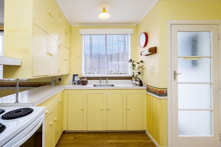 Photo of property in 2/10 Ponderosa Grove, Maoribank, Upper Hutt, 5018