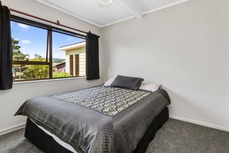 Photo of property in 5 Deveron Place, Tawa, Wellington, 5028