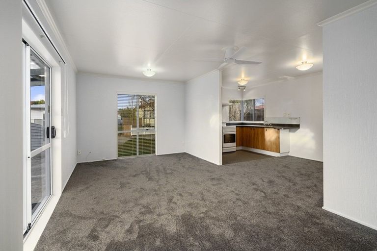 Photo of property in 4 Coromandel Court, Roslyn, Palmerston North, 4414